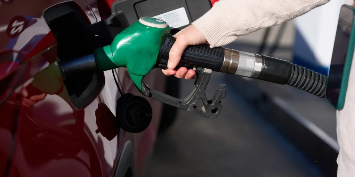 Degalų kainos vis labiau kyla