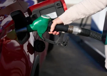 Degalų kainos vis labiau kyla