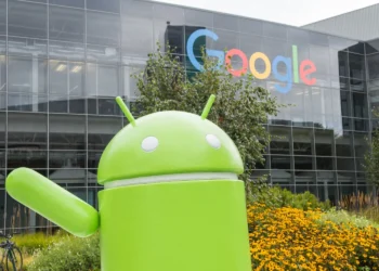 Google Android / Jon Chica / Shutterstock.com