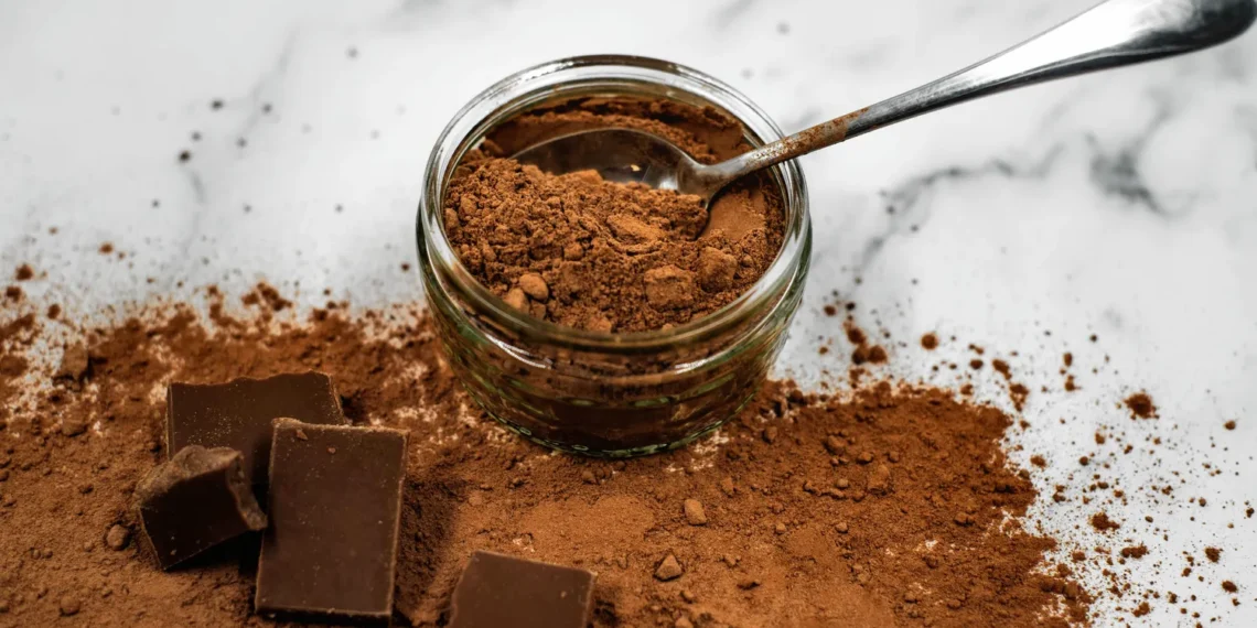 Cocoa Powder and Chocolate on Marble Background | Licencija: CC BY 2.0 | Autorius: formulatehealth